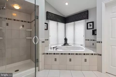 Bath - 1677 Bayside Beach Rd, Pasadena, MD 21122 photo 2 of 5