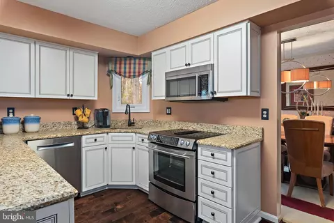 Kitchen - 1677 Bayside Beach Rd, Pasadena, MD 21122 photo 5 of 7