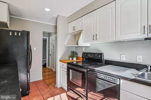 Entry Way - 111 Boyd Dr, Annapolis, MD 21403 photo 2 of 5