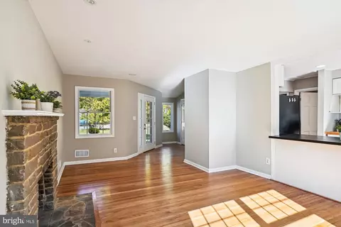 Living - 111 Boyd Dr, Annapolis, MD 21403 photo 3 of 9