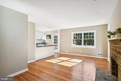 Living - 111 Boyd Dr, Annapolis, MD 21403 photo 2 of 9