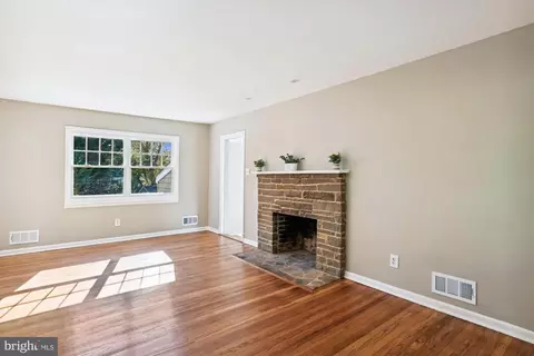 Living - 111 Boyd Dr, Annapolis, MD 21403 photo 1 of 9