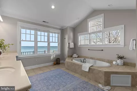 Bath - 7019 Bay Front Dr, Annapolis, MD 21403 photo 2 of 6
