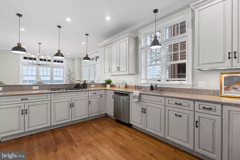 Kitchen - 7019 Bay Front Dr, Annapolis, MD 21403 photo 5 of 5