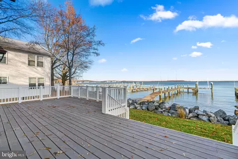 Exterior - 7019 Bay Front Dr, Annapolis, MD 21403 photo 8 of 9