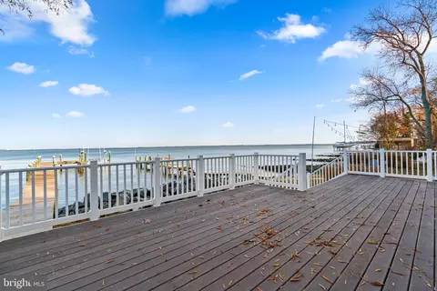 Exterior - 7019 Bay Front Dr, Annapolis, MD 21403 photo 7 of 9