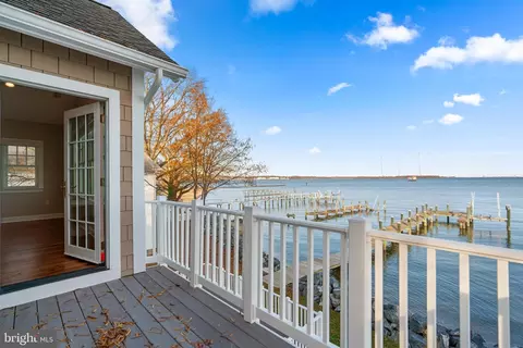 Exterior - 7019 Bay Front Dr, Annapolis, MD 21403 photo 6 of 9
