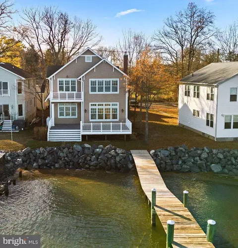 Exterior - 7019 Bay Front Dr, Annapolis, MD 21403 photo 2 of 9