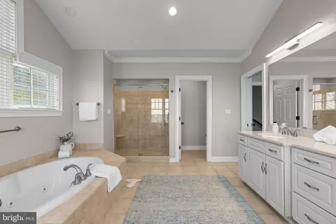 Bath - 7019 Bay Front Dr, Annapolis, MD 21403 photo 5 of 6
