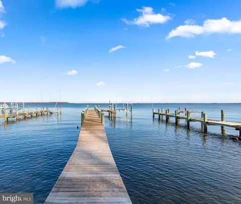 View/Area - 7019 Bay Front Dr, Annapolis, MD 21403 photo 5 of 13