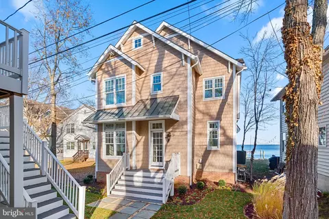 Exterior - 7019 Bay Front Dr, Annapolis, MD 21403 photo 3 of 9