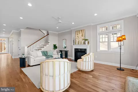 Living - 7019 Bay Front Dr, Annapolis, MD 21403 photo 3 of 4