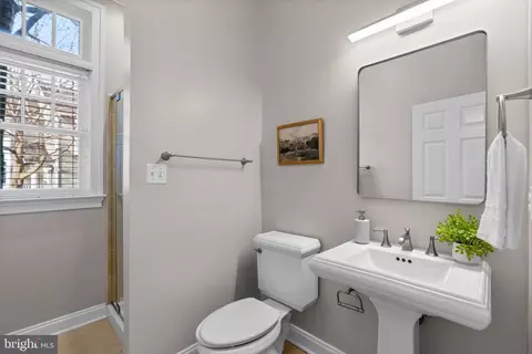 Bath - 7019 Bay Front Dr, Annapolis, MD 21403 photo 1 of 6