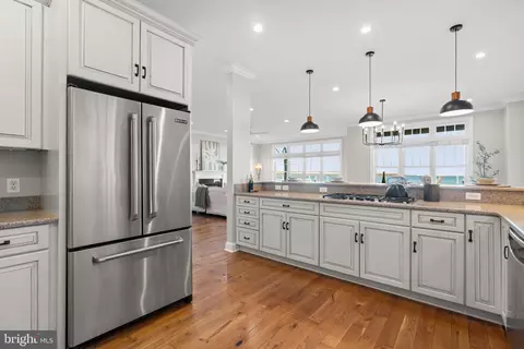 Kitchen - 7019 Bay Front Dr, Annapolis, MD 21403 photo 3 of 5