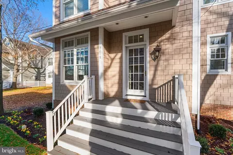 Exterior - 7019 Bay Front Dr, Annapolis, MD 21403 photo 5 of 9