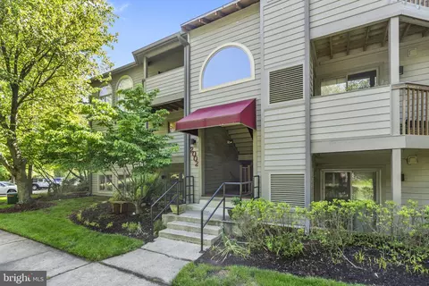 2002 Quay Village Ct #202, Annapolis, MD 21403