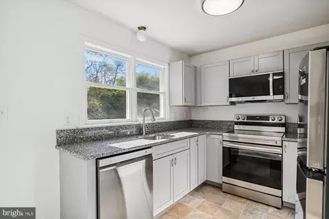 1113 Holmespun Dr, Pasadena, MD 21122 photo 14
