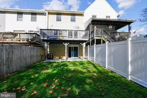 1113 Holmespun Dr, Pasadena, MD 21122 photo 4