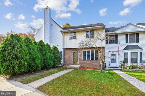 1113 Holmespun Dr, Pasadena, MD 21122 photo 3