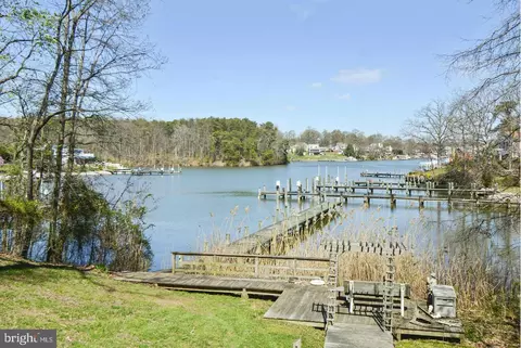 712 Powhatan Beach Rd E, Pasadena, MD 21122