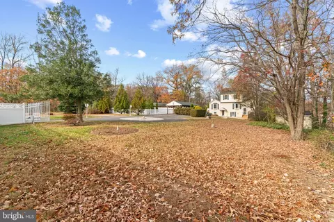 712 Powhatan Beach Rd E, Pasadena, MD 21122 photo 3