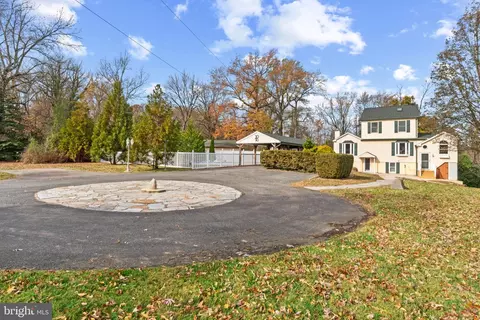 712 Powhatan Beach Rd E, Pasadena, MD 21122 photo 4