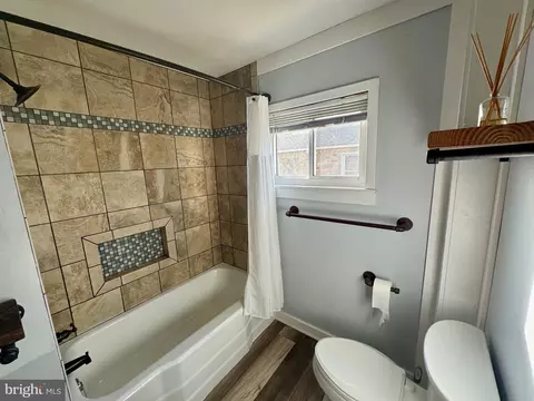 Bath - 912 Hammonds, Baltimore, MD 21225 photo 3 of 3