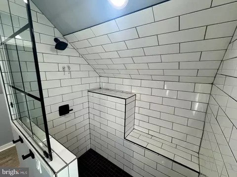 Bath - 912 Hammonds, Baltimore, MD 21225 photo 2 of 3
