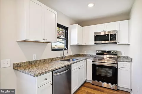 2211 Shore Dr, Edgewater, MD 21037 photo 4