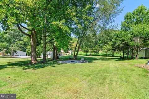 Exterior - 709 Sonne Dr, Annapolis, MD 21401 photo 6 of 7