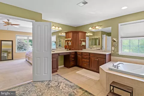 Bath - 709 Sonne Dr, Annapolis, MD 21401 photo 3 of 7