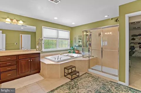 Bath - 709 Sonne Dr, Annapolis, MD 21401 photo 2 of 7