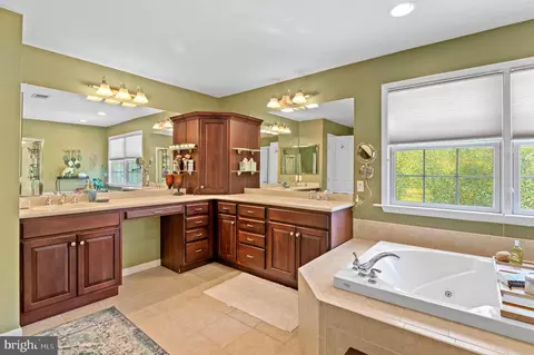 Bath - 709 Sonne Dr, Annapolis, MD 21401 photo 6 of 7