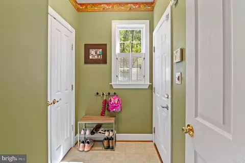 Entry Way - 709 Sonne Dr, Annapolis, MD 21401 photo 9 of 16