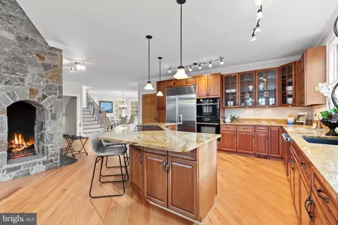 Kitchen - 530 Edgewater Rd, Pasadena, MD 21122 photo 2 of 2