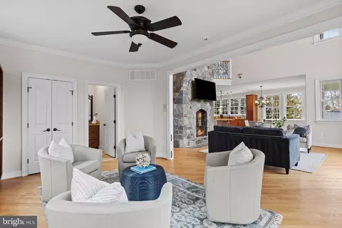 Living - 530 Edgewater Rd, Pasadena, MD 21122 photo 3 of 5