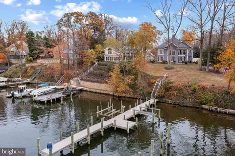 530 Edgewater Rd, Pasadena, MD 21122
