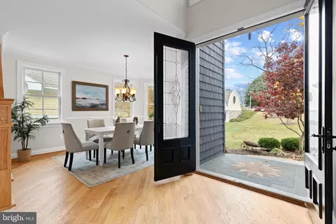 Entry Way - 530 Edgewater Rd, Pasadena, MD 21122 photo 1 of 2