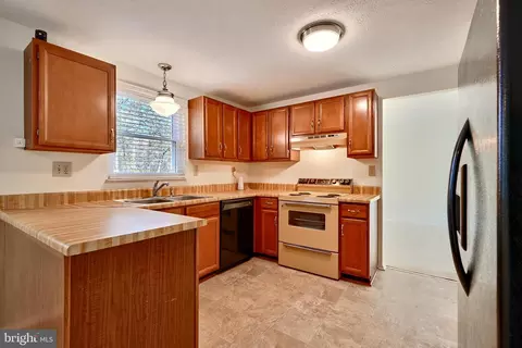 Kitchen - 7712 Tobruk Ct, Hanover, MD 21076 photo 3 of 3