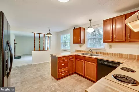 Kitchen - 7712 Tobruk Ct, Hanover, MD 21076 photo 1 of 3