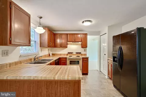 Kitchen - 7712 Tobruk Ct, Hanover, MD 21076 photo 2 of 3