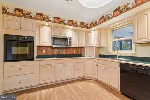 505 Sylview Dr, Pasadena, MD 21122 photo 17