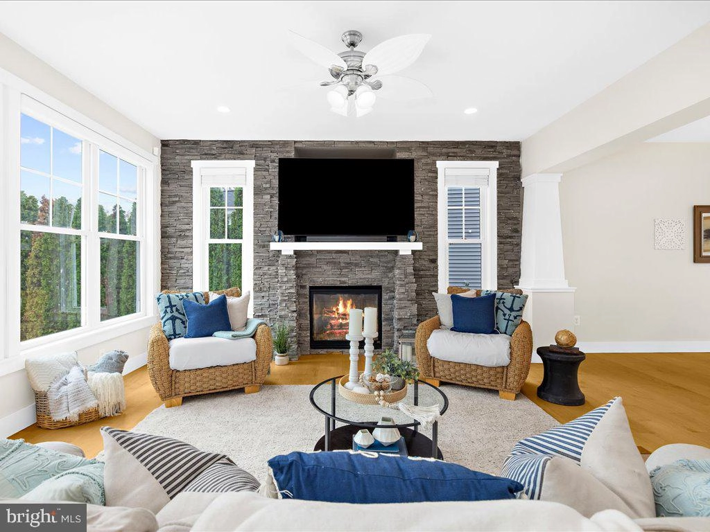 Living - 4923 Thomas Dr, Shady Side, MD 20764 photo 3 of 13