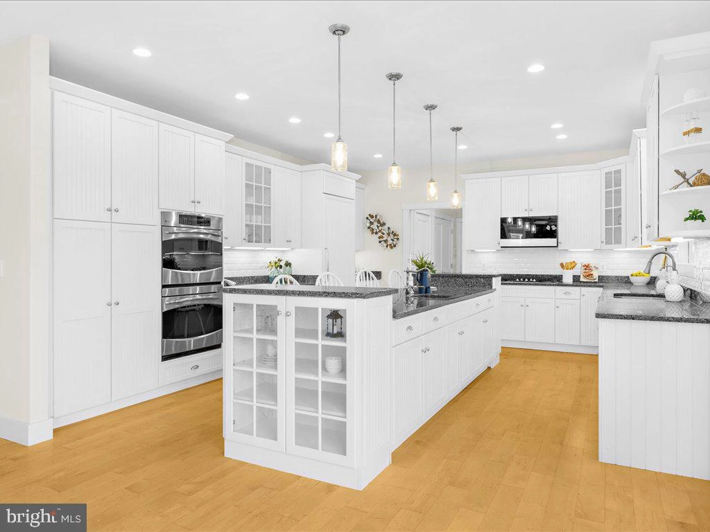 Kitchen - 4923 Thomas Dr, Shady Side, MD 20764 photo 3 of 10
