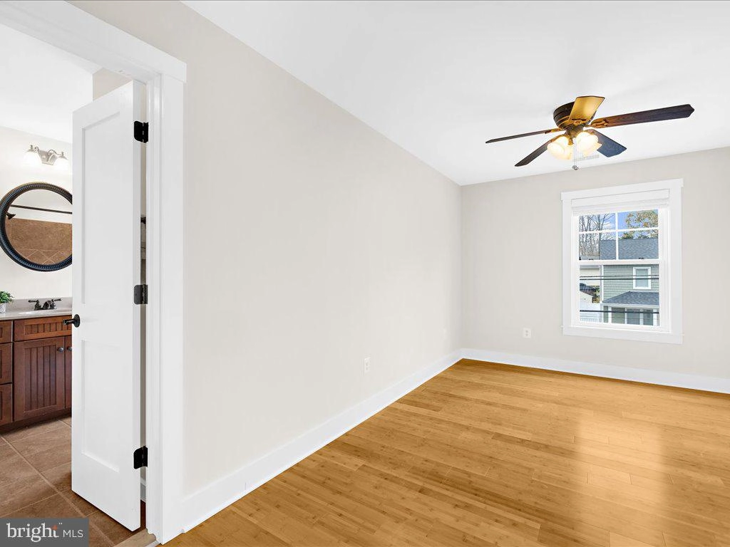 Bedroom - 4923 Thomas Dr, Shady Side, MD 20764 photo 5 of 10