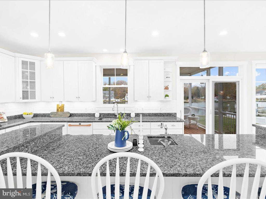 Kitchen - 4923 Thomas Dr, Shady Side, MD 20764 photo 6 of 10