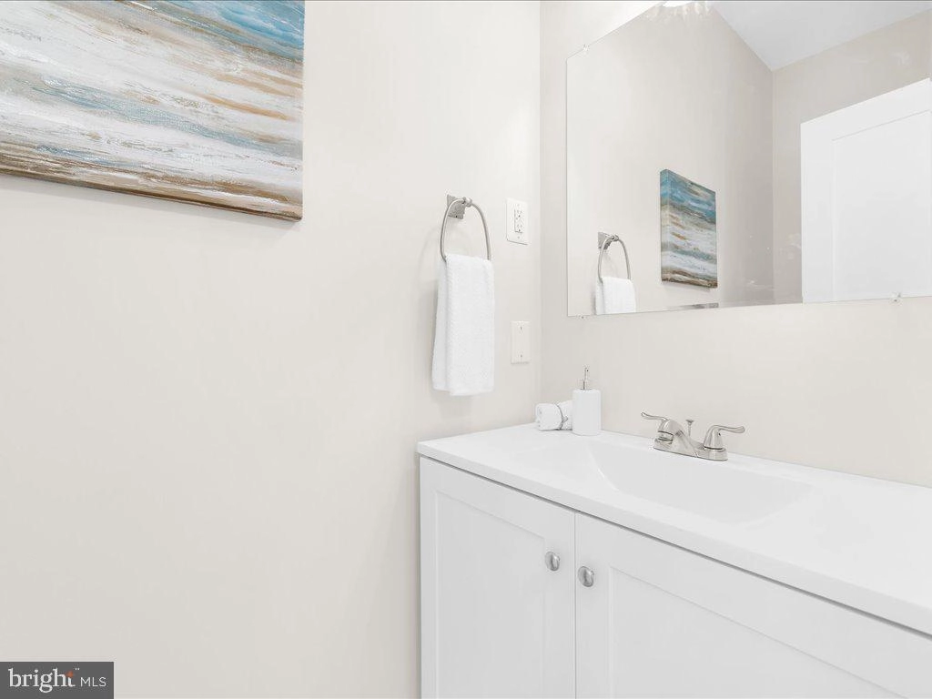 Bath - 4923 Thomas Dr, Shady Side, MD 20764 photo 1 of 9