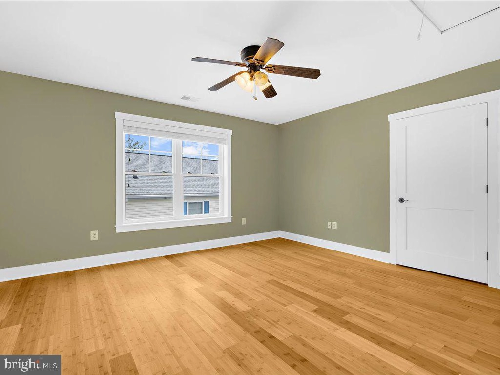 Bedroom - 4923 Thomas Dr, Shady Side, MD 20764 photo 10 of 10