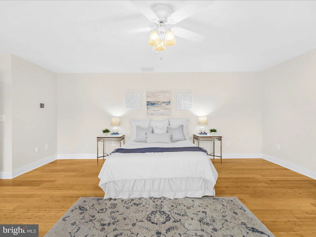 Bedroom - 4923 Thomas Dr, Shady Side, MD 20764 photo 2 of 10