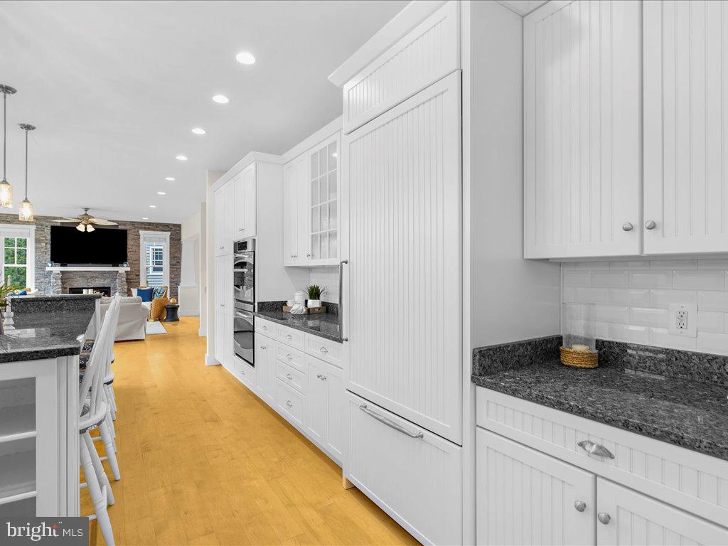 Kitchen - 4923 Thomas Dr, Shady Side, MD 20764 photo 9 of 10